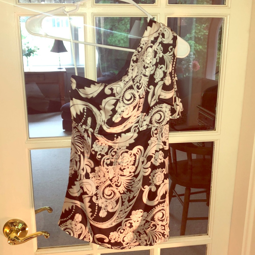 Cache one shoulder top. - Picture 2 of 4